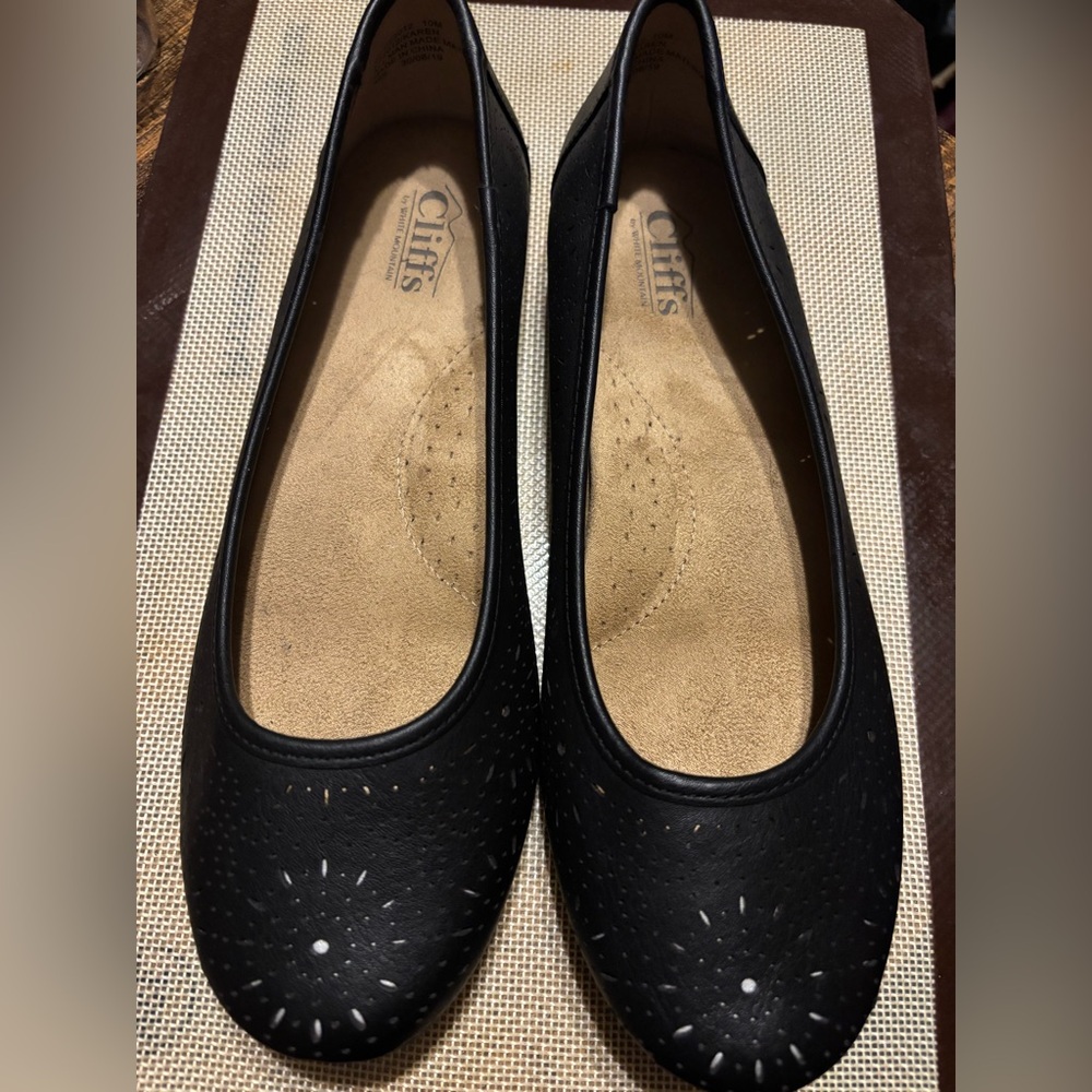 Women's Cliffs by White Mountain Black Ballet Flats